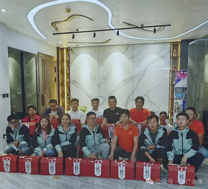 情滿(mǎn)中秋，月圓寄情
